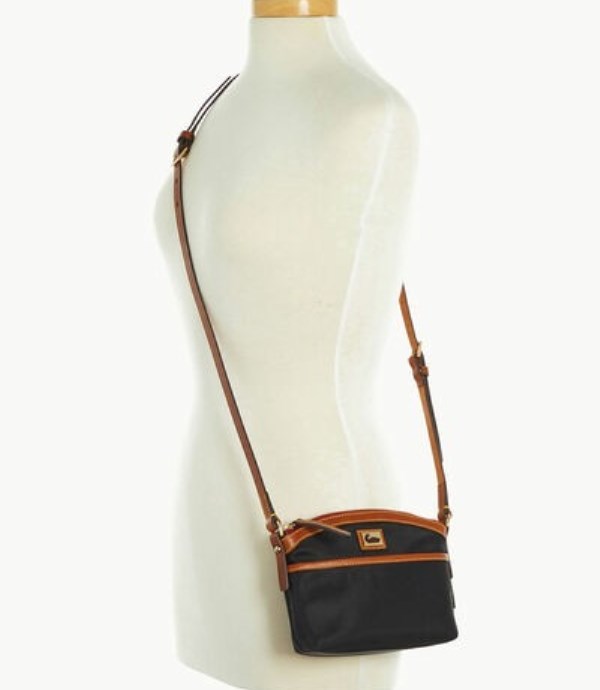 Black Dooney And Bourke Wayfarer Domed Women's Crossbody Bags | 53FLSKTUJ